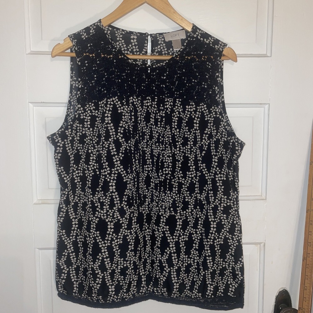 Ann Taylor‎ Loft Blouse Tank Top Flower Pattern Lace Chest Section Large